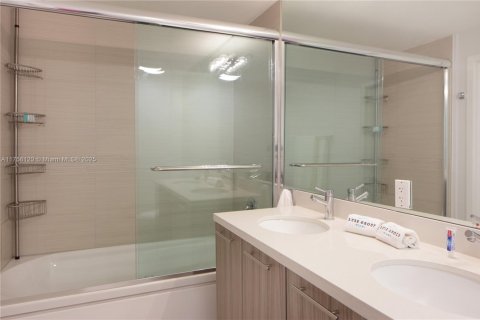 Condominio en alquiler en Miami Beach, Florida, 2 dormitorios, 87.51 m2 № 1962852 - foto 19