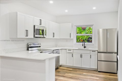 Villa ou maison à vendre à El Portal, Floride: 3 chambres № 2152959 - photo 6