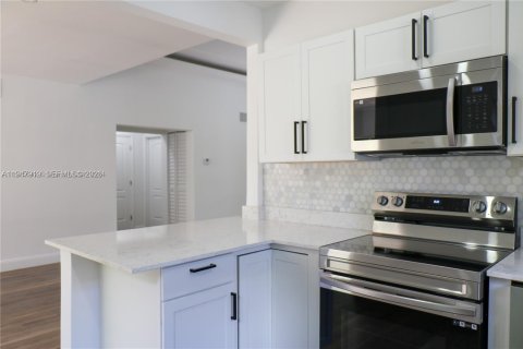 Villa ou maison à vendre à El Portal, Floride: 3 chambres № 2152959 - photo 11
