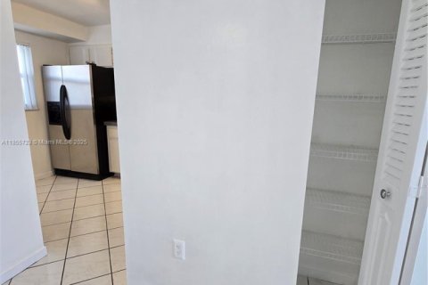 Copropriété à louer à Miami Beach, Floride: 1 chambre, 71.07 m2 № 1878829 - photo 25