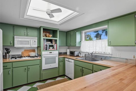 House in New Smyrna Beach, Florida 3 bedrooms, 194.35 sq.m. № 1913605 - photo 21