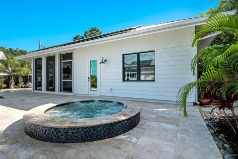 House in New Smyrna Beach, Florida 3 bedrooms, 194.35 sq.m. № 1913605 - photo 3