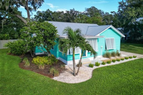 House in New Smyrna Beach, Florida 3 bedrooms, 194.35 sq.m. № 1913605 - photo 1