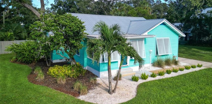 House in New Smyrna Beach, Florida 3 bedrooms, 194.35 sq.m. № 1913605