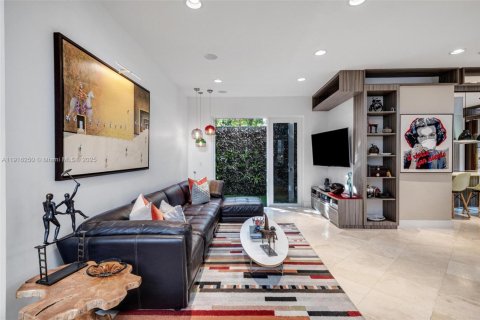 Casa en venta en Sunny Isles Beach, Florida, 6 dormitorios, 371.05 m2 № 1971063 - foto 22