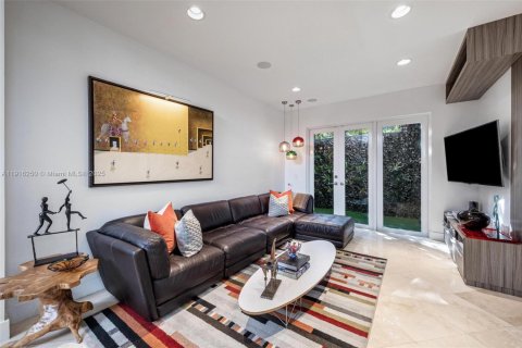 Casa en venta en Sunny Isles Beach, Florida, 6 dormitorios, 371.05 m2 № 1971063 - foto 11