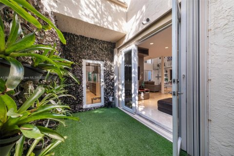 Casa en venta en Sunny Isles Beach, Florida, 6 dormitorios, 371.05 m2 № 1971063 - foto 13