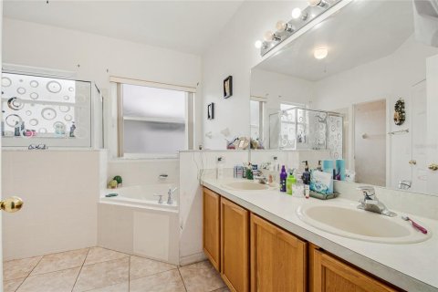 Casa en venta en Kissimmee, Florida, 4 dormitorios, 221.48 m2 № 2342559 - foto 7