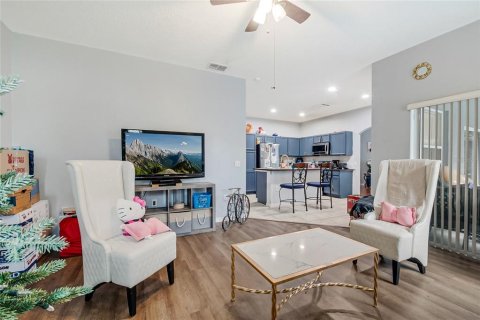 Casa en venta en Kissimmee, Florida, 4 dormitorios, 221.48 m2 № 2342559 - foto 13