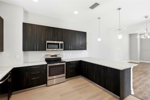 Touwnhouse à vendre à Tampa, Floride: 2 chambres, 162.39 m2 № 2316736 - photo 14