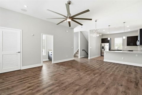 Touwnhouse à vendre à Tampa, Floride: 2 chambres, 162.39 m2 № 2316736 - photo 11