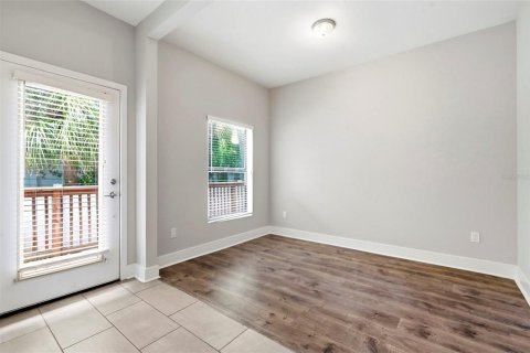 Touwnhouse à vendre à Tampa, Floride: 2 chambres, 162.39 m2 № 2316736 - photo 8