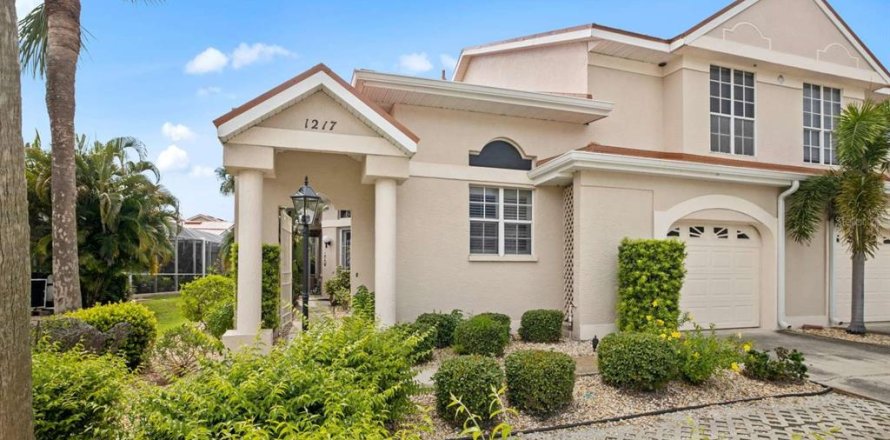 Townhouse in Punta Gorda, Florida 2 bedrooms, 174.38 sq.m. № 1355746