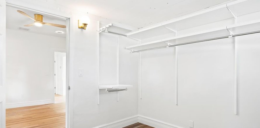 House in West Palm Beach, Florida 2 bedrooms, 89.93 sq.m. № 1075641