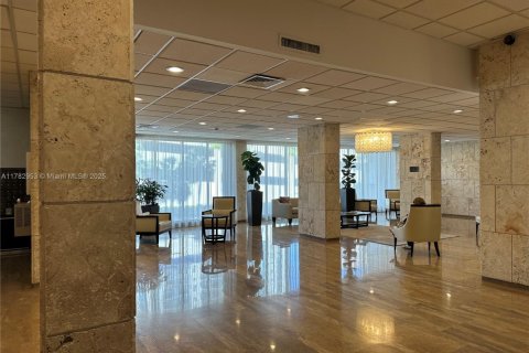 Condo in Hallandale Beach, Florida  № 1868791 - photo 12