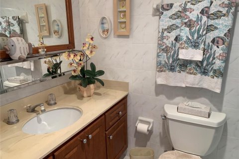 Condo in Hallandale Beach, Florida  № 1868791 - photo 6