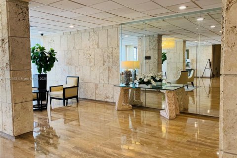 Condo in Hallandale Beach, Florida  № 1868791 - photo 13