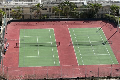 Condo in Hallandale Beach, Florida  № 1868791 - photo 15