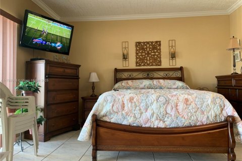 Condo in Hallandale Beach, Florida  № 1868791 - photo 3