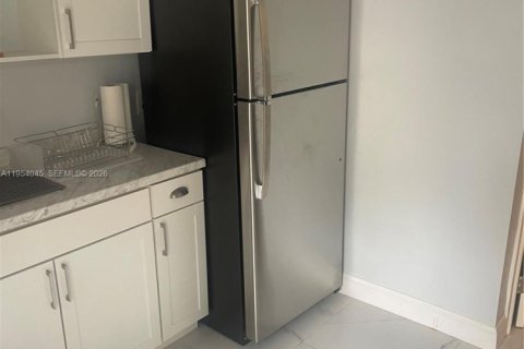 Commercial property in Miami, Florida 1 bedroom, 204.01 sq.m. № 2010050 - photo 5