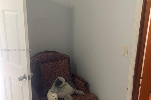 Commercial property in Miami, Florida 1 bedroom, 204.01 sq.m. № 2010050 - photo 3