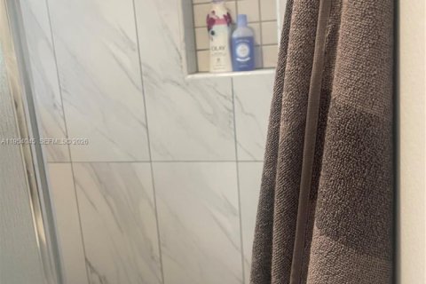 Commercial property in Miami, Florida 1 bedroom, 204.01 sq.m. № 2010050 - photo 7