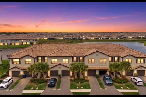 Touwnhouse à vendre à Bradenton, Floride: 3 chambres, 178.84 m2 № 2093286 - photo 2