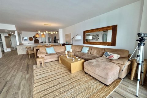 Copropriété à louer à Sunny Isles Beach, Floride: 2 chambres, 136.57 m2 № 2387137 - photo 15
