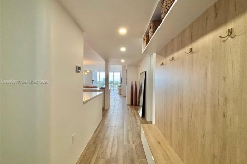 Copropriété à louer à Sunny Isles Beach, Floride: 2 chambres, 136.57 m2 № 2387137 - photo 6