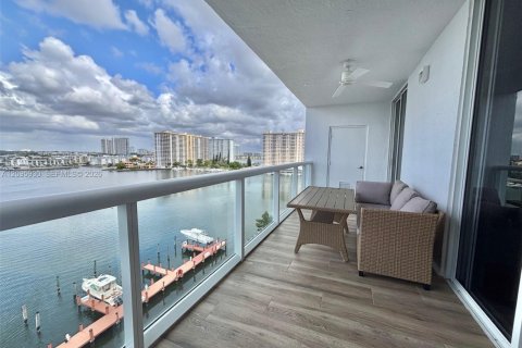 Copropriété à louer à Sunny Isles Beach, Floride: 2 chambres, 136.57 m2 № 2387137 - photo 2
