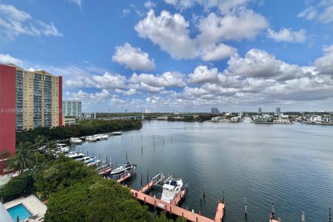 Copropriété à louer à Sunny Isles Beach, Floride: 2 chambres, 136.57 m2 № 2387137 - photo 24