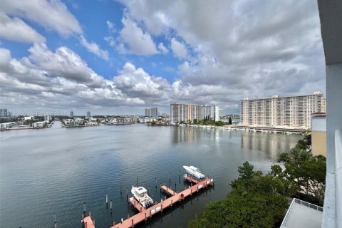 Copropriété à louer à Sunny Isles Beach, Floride: 2 chambres, 136.57 m2 № 2387137 - photo 25