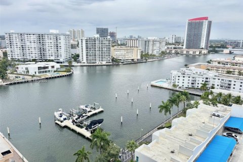 Copropriété à louer à Sunny Isles Beach, Floride: 2 chambres, 136.57 m2 № 2387137 - photo 4