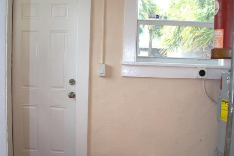 Villa ou maison à louer à West Palm Beach, Floride: 5 chambres, 238.94 m2 № 2173005 - photo 12