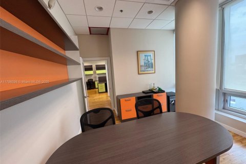 Commercial property in Aventura, Florida № 1683551 - photo 19