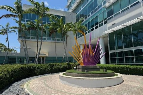 Commercial property in Aventura, Florida № 1683551 - photo 4