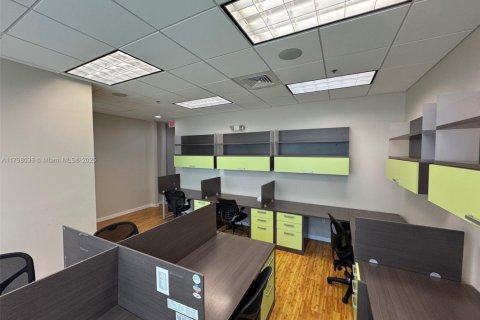 Commercial property in Aventura, Florida № 1683551 - photo 14