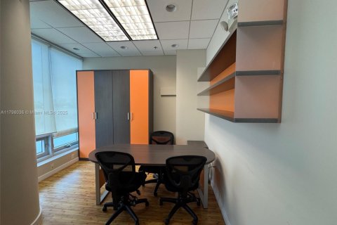 Commercial property in Aventura, Florida № 1683551 - photo 17