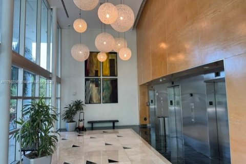 Commercial property in Aventura, Florida № 1683551 - photo 9