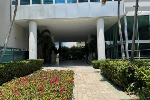 Commercial property in Aventura, Florida № 1683551 - photo 5