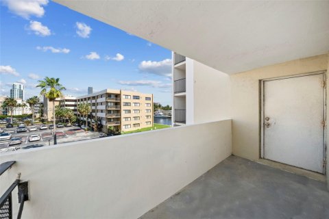 Copropriété à louer à Hallandale Beach, Floride: 2 chambres, 139.35 m2 № 1948424 - photo 23