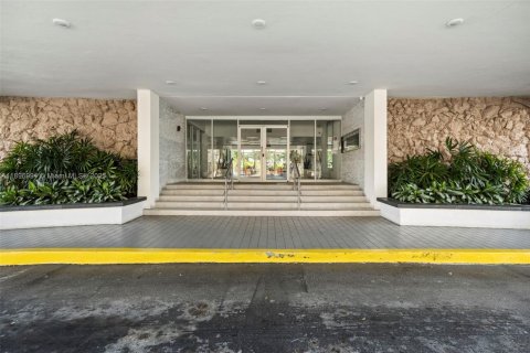 Copropriété à louer à Hallandale Beach, Floride: 2 chambres, 139.35 m2 № 1948424 - photo 25