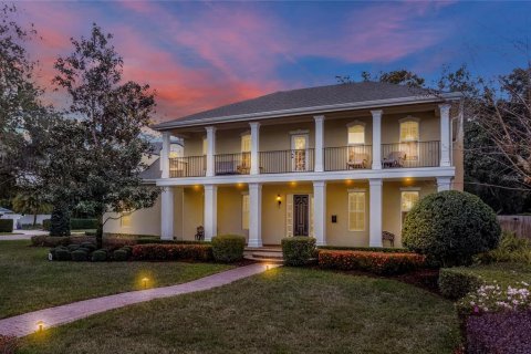 House in Winter Park, Florida 5 bedrooms, 434.41 sq.m. № 1546847 - photo 1