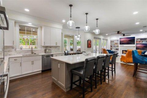 House in Winter Park, Florida 5 bedrooms, 434.41 sq.m. № 1546847 - photo 6