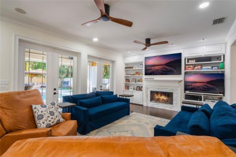 House in Winter Park, Florida 5 bedrooms, 434.41 sq.m. № 1546847 - photo 16