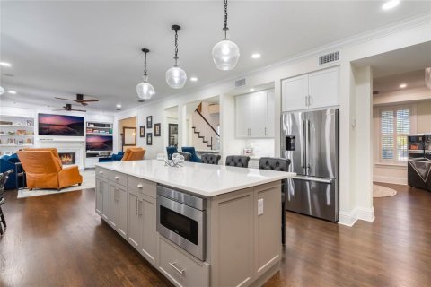 House in Winter Park, Florida 5 bedrooms, 434.41 sq.m. № 1546847 - photo 7