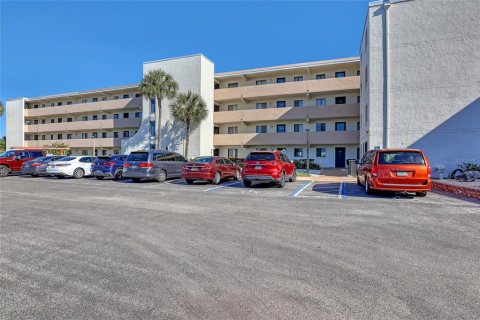 Condo in Titusville, Florida, 2 bedrooms  № 1586147 - photo 3