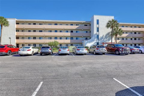Condo in Titusville, Florida, 2 bedrooms  № 1586147 - photo 1