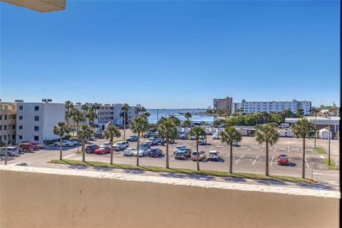 Condo in Titusville, Florida, 2 bedrooms  № 1586147 - photo 25