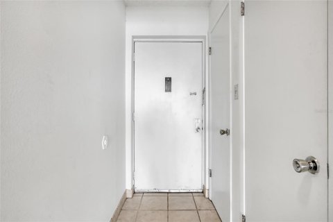 Condo in Titusville, Florida, 2 bedrooms  № 1586147 - photo 6